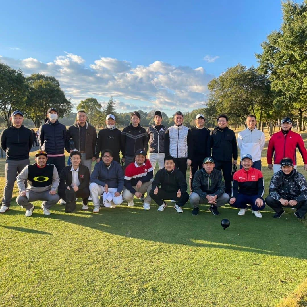 澤村拓一のインスタグラム：「Chuo Univ.🎓  #硬式野球部  #毎年恒例　  ベスト出ちゃった🏌️‍♂️😎」