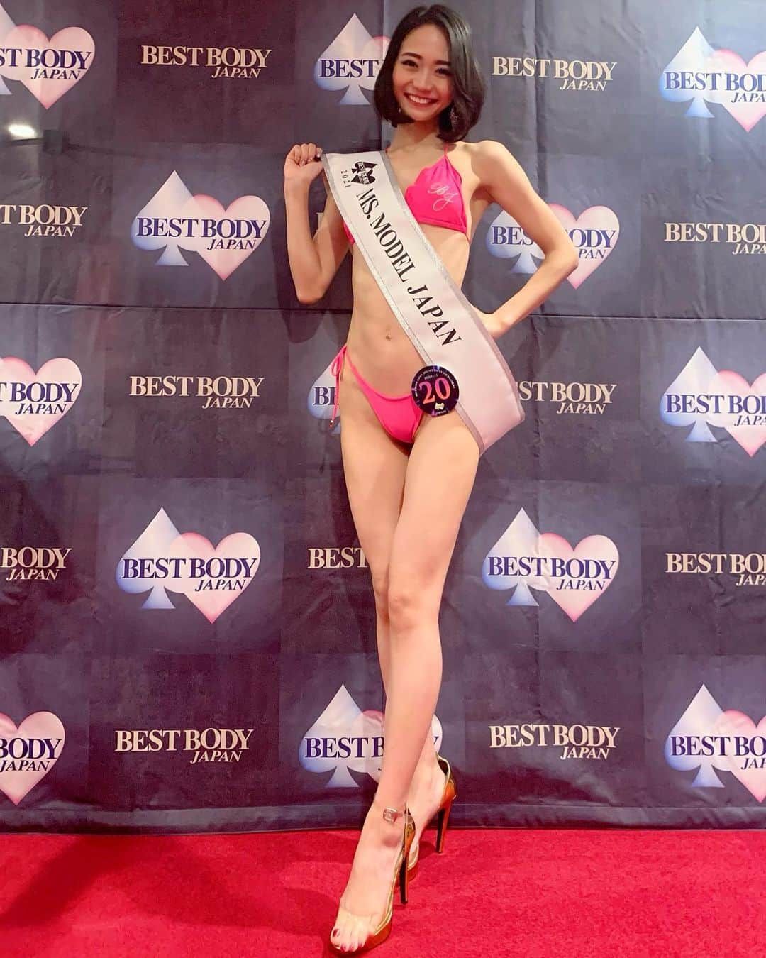 緑川静香のインスタグラム：「取り急ぎ… ⁡ ベストボディジャパン2021 日本大会 モデルジャパン部門 レディースクラス ⁡ 5位入賞でした🙇‍♀️❤️ ⁡ 入賞できてホッとした気持ちと、１位ではない悔しい気持ちが入り混じった、なんだか不思議な感情でございます。 ⁡ でもきっと、私一人ではここまで来れてなかった、支えて下さった方々がいたからTOP5まで来れたと思います。 本当に感謝の気持ちでいっぱいです。 こちらはまた改めてご紹介させてください。 ⁡ 取り急ぎ、応援してくださった皆様、ありがとうございましーたん🙇‍♀️ ⁡ ベストボディジャパンに出場できて、とっても楽しい一年間でしたっ❣️  @bestbodyjapan  @bestbodyjapan.lesson   #ベストボディジャパン #モデルジャパン #bestbodyjapan」
