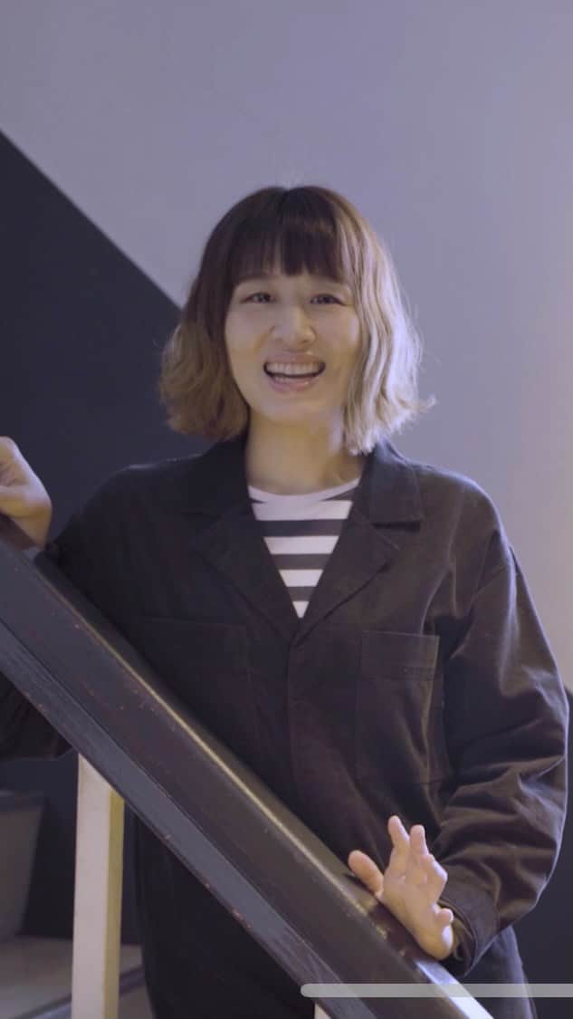 奥村愛子のインスタグラム：「📹  この前撮ったお知らせ動画  YouTube用に撮ったから備考欄がどうたらって言ってますが気にしないでくださいな  リハ中にすごい笑ってるとこ、使われてた… 勇人くんはいつでもいじられ役  #奥村愛子  #カウシロップアワー」