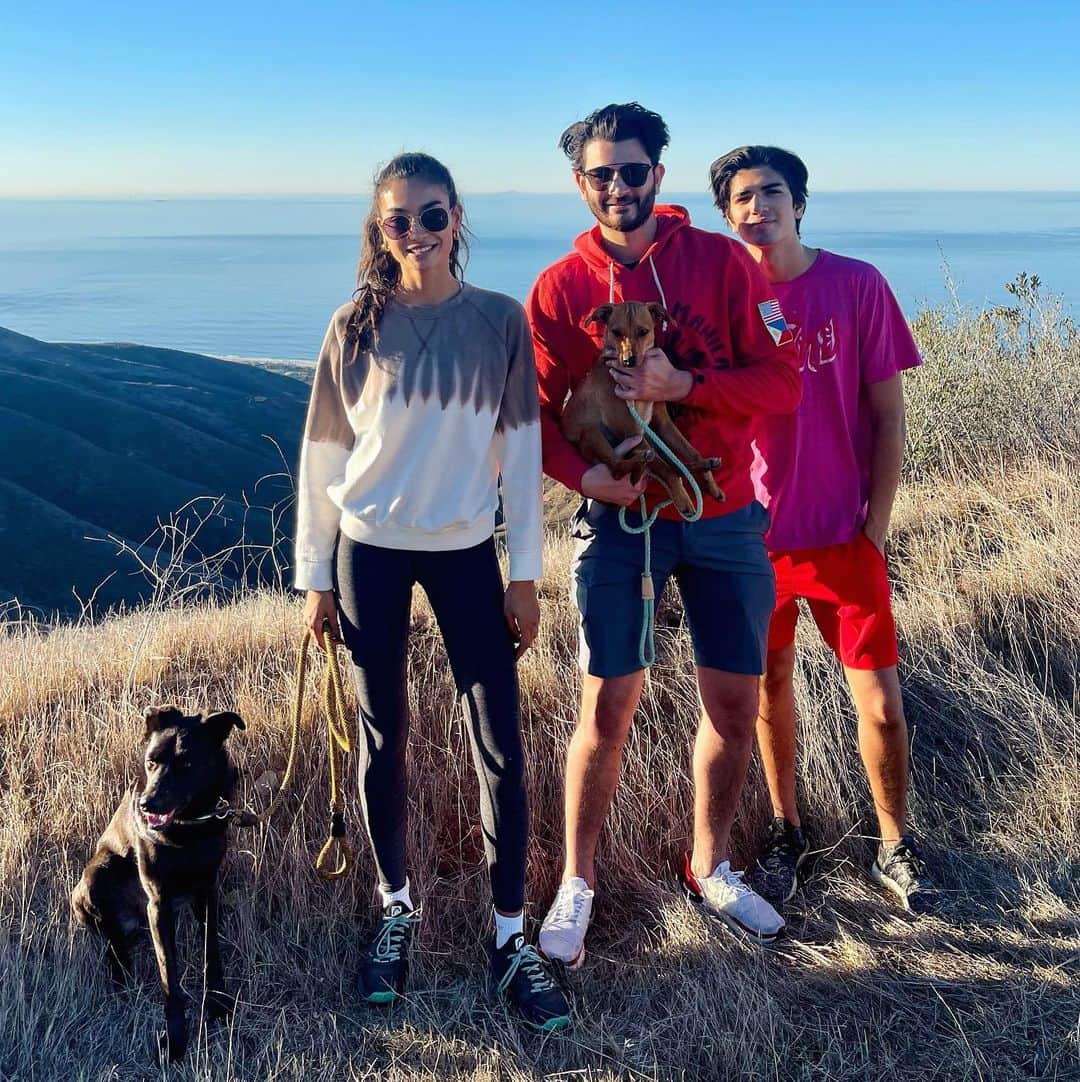 ケリー・ゲイルのインスタグラム：「Family in town❤️😍🌅」