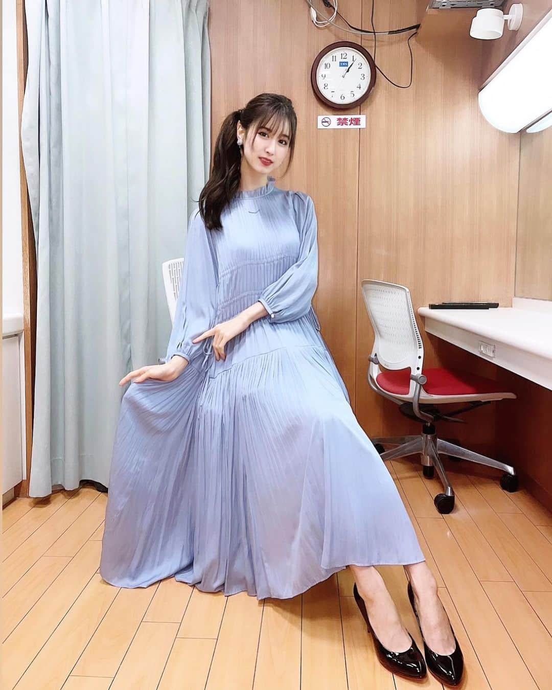 阿部菜渚美さんのインスタグラム写真 - (阿部菜渚美Instagram)「𝕓𝕦𝕤𝕚𝕟𝕖𝕤𝕤 𝕔𝕝𝕚𝕔𝕜💠 先週までの衣装は @jillstuart.jp さんでした⸝⸝꙳ 鮮やかなブルーのワンピが中でもお気に入り💙 今回もありがとうございました🙇‍♀️ また明日の放送も宜しくお願い致します☺︎  後提供で白衣着ました👩‍⚕️🥼 #ビジネスクリック #jillstuart」11月14日 17時47分 - nanami_abe73