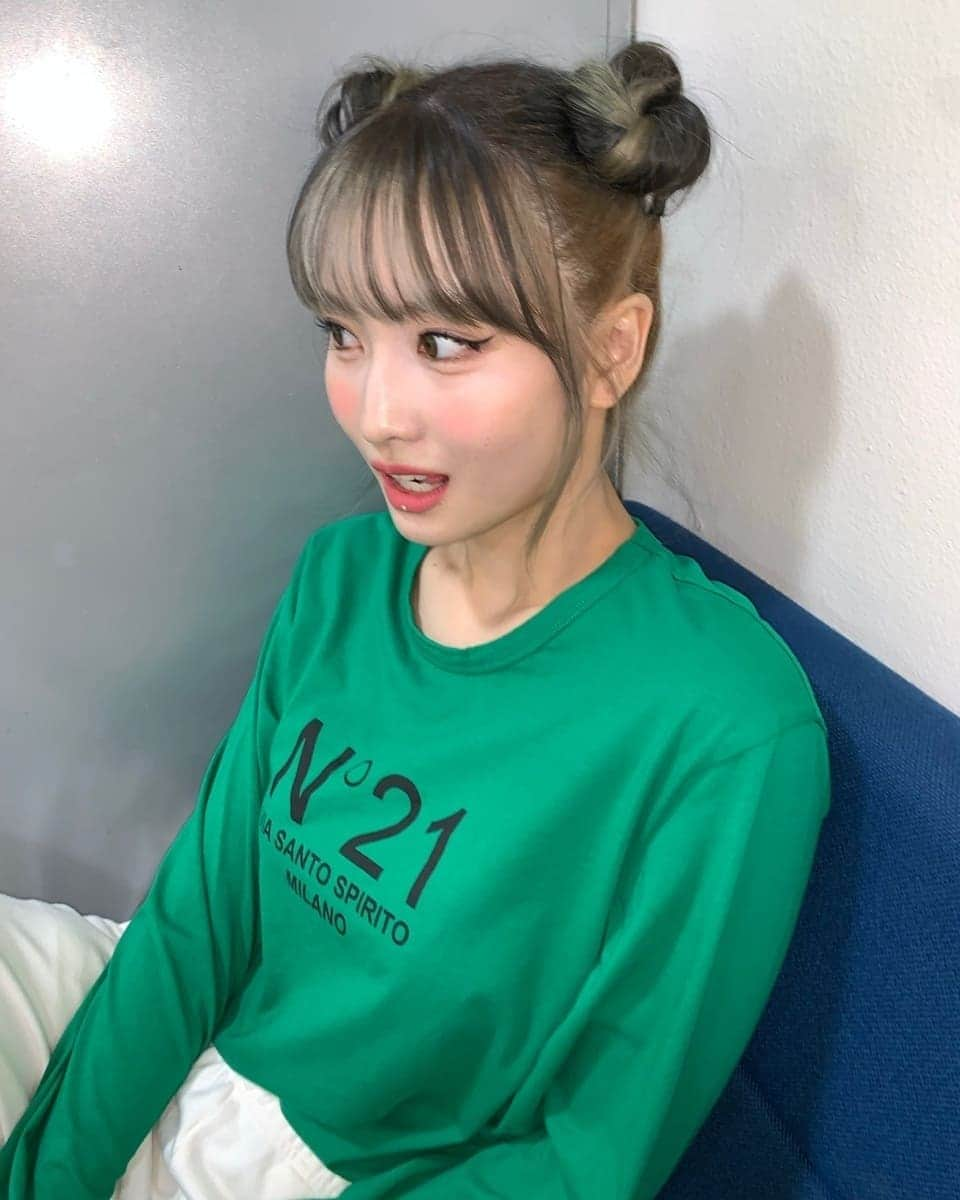 TWICEさんのインスタグラム写真 - (TWICEInstagram)「다혀니가 찍어준 모💗」11月14日 18時33分 - twicetagram