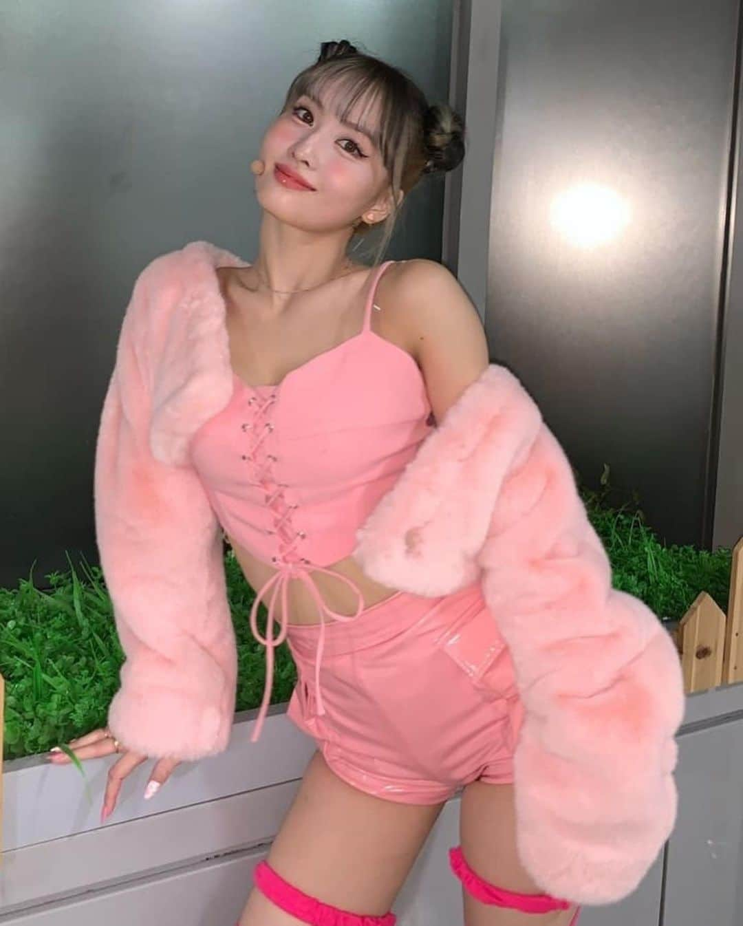 モモのインスタグラム：「barbie doll 💓  -  #MOMO #트와이스 #모모 #平井もも #もも #TWICE」