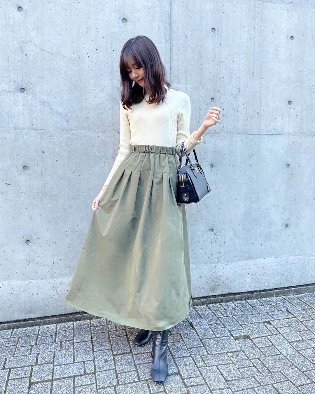 杉浦みずきのインスタグラム：「. 美桜がプロデュースしたコラボワンピ着たよ〜✨👗 切り替えの位置が高くて丈が長めやからめっちゃスタイル良く見えるし、 スカートのスエードっぽい生地感とか裾にかけて広がる形がもうドンピシャすぎる🥺💗 この冬たくさん着よ😚  @mio_ima49   @stylevoice_official   #ワンピース #秋服 #冬服 #秋服コーデ #冬服コーデ #私服 #私服コーデ #ootd」