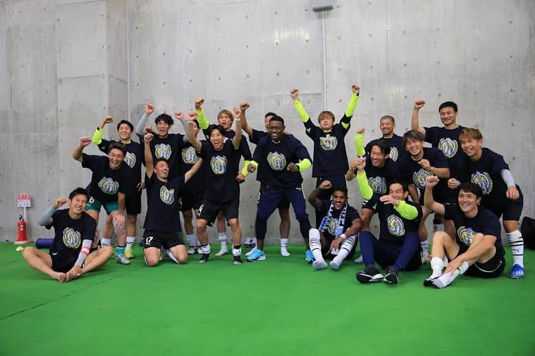 金子翔太さんのインスタグラム写真 - (金子翔太Instagram)「J1昇格！ ジュビロに関わる全ての皆様、おめでとうございます！ 残り3試合。 優勝するために最高の準備をします！ 一緒に掴み取りましょう！ @jubiloiwata.official  #ジュビロ磐田　 #jubilo」11月14日 21時39分 - kanekoshota30