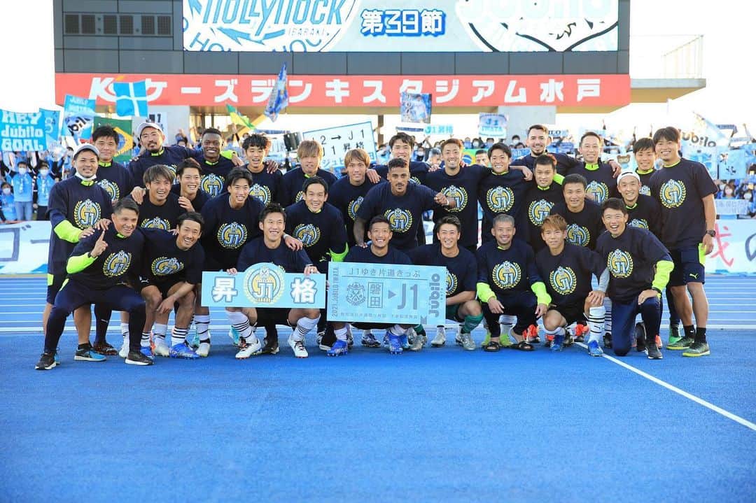 金子翔太さんのインスタグラム写真 - (金子翔太Instagram)「J1昇格！ ジュビロに関わる全ての皆様、おめでとうございます！ 残り3試合。 優勝するために最高の準備をします！ 一緒に掴み取りましょう！ @jubiloiwata.official  #ジュビロ磐田　 #jubilo」11月14日 21時39分 - kanekoshota30