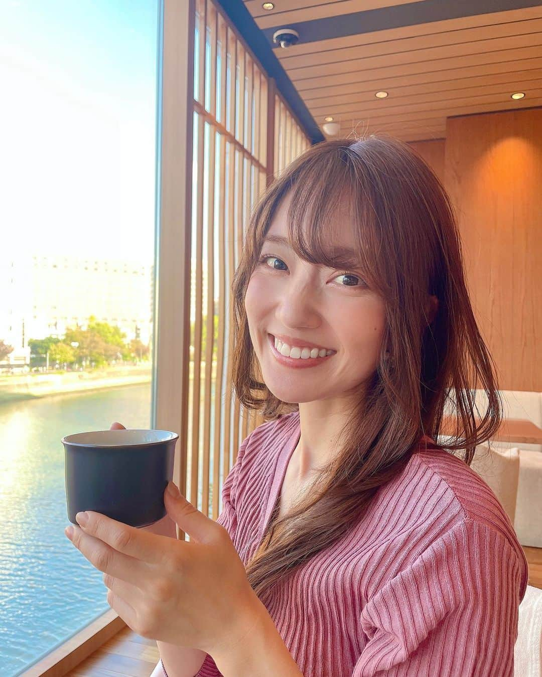 原直子さんのインスタグラム写真 - (原直子Instagram)「ヌン活☕️✨ ヌン活してきました〜💓  アフタヌーンティー活動デビュー🫖🌷 3段重ねのあの食器のお名前が分からないけど、あれが出てくるとテンション上がる💕 ドリンク飲み放題で、珍しいフルーツティーとか八女茶もあって、りんごジュースも美味しい🍎もちろんコーヒーや紅茶もあって5杯程頂きました🍵  甘いモノだけでなく、サンドイッチや 冷製スープもあるから甘いもの→しょっぱいもの→甘いもの→しょっぱいもの、と言う無限ループに自らハマりに行けるのが良いところ💓笑  おしゃべりと甘いものとお茶があれば最高に幸せですね💓  #quonriverterrace #アフタヌーンティー #アフタヌーンティー福岡 #ヌン活福岡 #福岡カフェ #福岡アフタヌーンティー #アフタヌーンティー巡り #福岡ヌン活 #福岡カフェ #中洲カフェ #川が見えるカフェ #福岡スコーン #福岡グルメ #福岡スイーツ #福岡スイーツ巡り」11月14日 21時53分 - naoko_15_hara