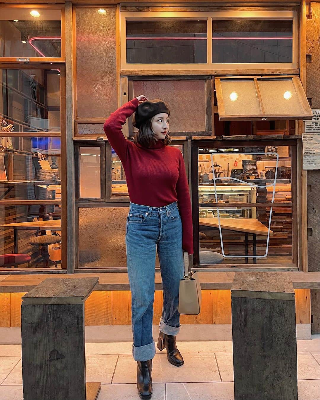 Julia Castroさんのインスタグラム写真 - (Julia CastroInstagram)「赤が1番可愛く着られる季節❤️ . #autumn #fall #fallfashion  #ootd #outfit #outfitoftheday  #UNIQLOコーデ #秋服 #秋ファッション #ベレー帽 #赤セーター #julifashion」11月14日 22時07分 - julia.c.0209