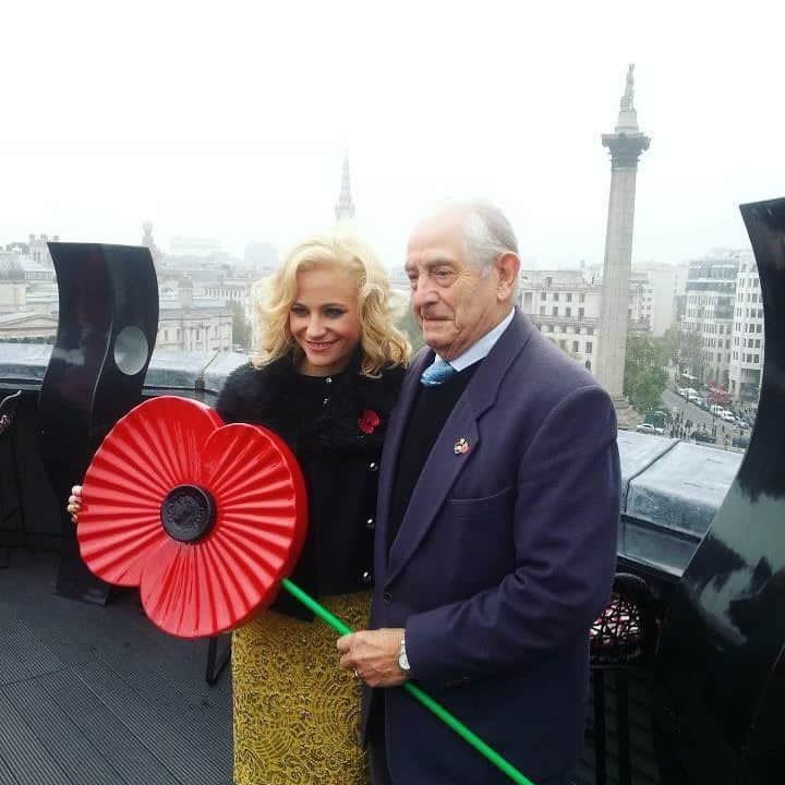 ピクシー・ロットのインスタグラム：「❤️ Remembrance Day ❤️ Here is a pic of me and my Grandad who we unfortunately lost last year - he was always so proud to wear his poppy and so am I. Remembering our brave armed forces who fought for our freedom today and always. #lestweforget @royalbritishlegion」