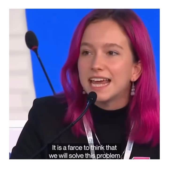 エマ・ワトソンのインスタグラム：「"Age 16, I attended COP21. I went in optimistic that world leaders would come together to act with the urgency required; I left disillusioned by the empty promises, rampant greenwashing and the utter lack of youth & frontline voices. This week, I took the main stage at COP26 to share my open, honest feelings. I felt physically and emotionally exhausted. Yet more hopeful at 22 than I was at 16. Not because of the so-called “leaders” behind closed doors - but because of the people power in the streets."   - @cloverhogan, a 22 year old climate activist and Executive Director @forceofnature.xyz and a researcher on #ecoanxiety 🧠」