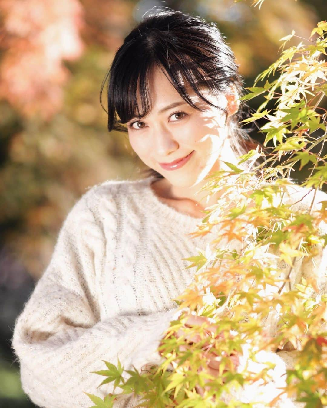 柏木美里のインスタグラム：「21日(日)の撮影会詳細がでました😼 今回は群馬の紅葉スポットで1DAY撮影会です🍁 旅行気分でご参加頂けると嬉しいです💕 ご予約はフェスタソーレ撮影会のHPでお願いします😻  #撮影会 #紅葉狩り #紅葉デート #撮影 #モデル #ポートレート #japanesegirl」