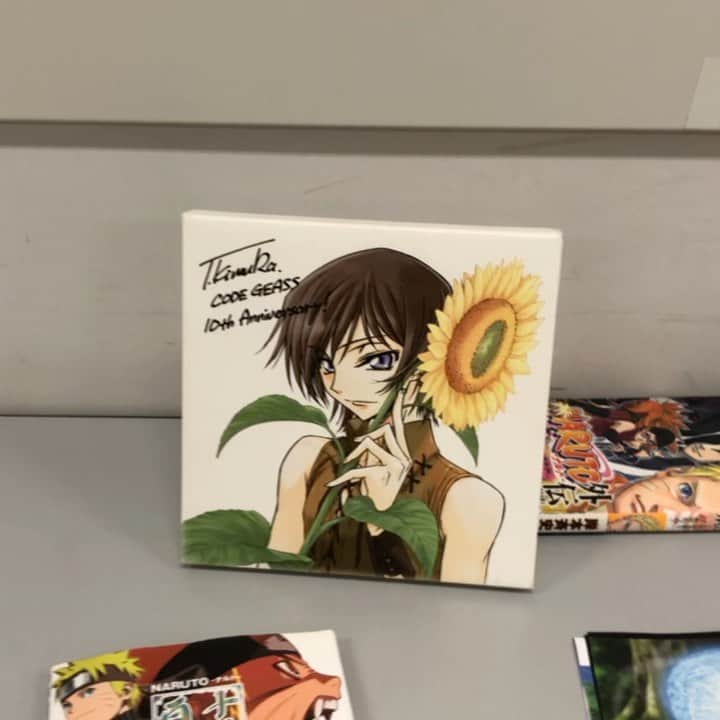 KOHSHIのインスタグラム：「学生さんの私物が展示してある楽屋なんて初めて❗️ 愛だな！愛」