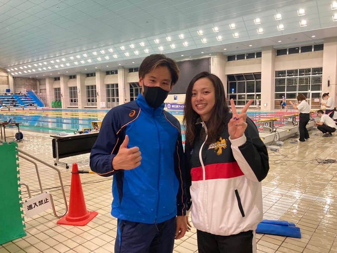 松田志保さんのインスタグラム写真 - (松田志保Instagram)「＊ フィンスイミング日本選手権🧜🏻‍♀️🇯🇵  ▪️50m CMASビーフィン 22.87 優勝🥇 ▪️100m CMASビーフィン 50.98 優勝🥇 ▪️50mサーフィス 18.87 優勝🥇 ▪️4×50m 混合サーフィスリレー 1.12.12 2位🥈 ▪️4×100m 混合ビーフィンリレー 3.19.22 2位🥈 ▪️4×100m サーフィスリレ3.04.70 優勝🥇  女子総合優勝🏆男女総合3位🏆  少ない人数でよくここまで戦った👏🏻 ほんまにみんなよくがんばった👏🏻 ありがとーーーーう💛  ほんで 羽田雄一郎杯(最優秀選手賞) 大活躍やった岩井くんと受賞👑  今大会も例の如くたくさんの大人を振り回して迷惑かけまくってたのに、タフなスケジュールのわたしを気遣ってくれてほんまに感謝です🙇🏼‍♀️  みなさんおつかれさまでした💪🏻 またがんばりましょう💪🏻パワー💪🏻  #finswimming #swimming #athlete #japan #nationalteam #roadtobest #フィンスイミング #水泳 #プール #アスリート #日本選手権 #世界でメダルを獲るまであきらめない #roadtoWG #tobemyself」11月14日 23時40分 - 527shiho