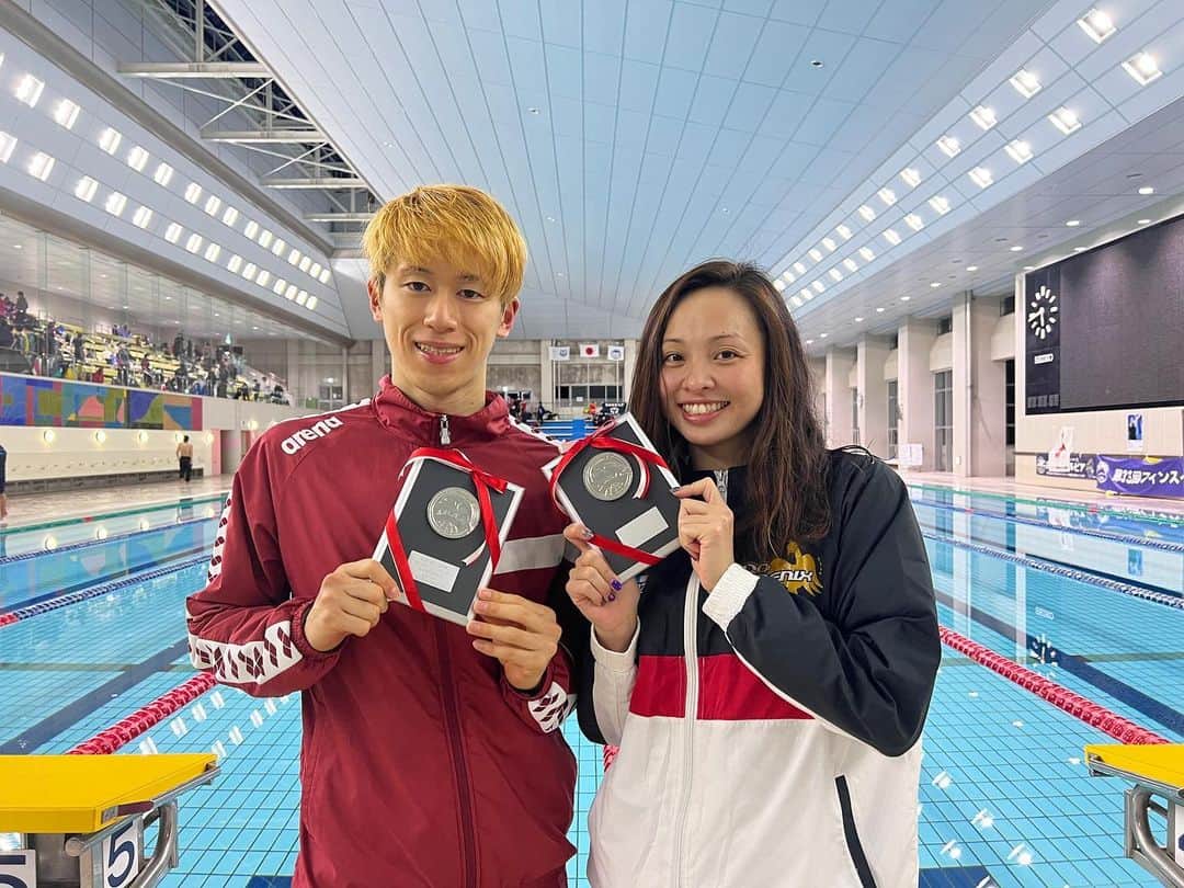 のインスタグラム：「＊ フィンスイミング日本選手権🧜🏻‍♀️🇯🇵  ▪️50m CMASビーフィン 22.87 優勝🥇 ▪️100m CMASビーフィン 50.98 優勝🥇 ▪️50mサーフィス 18.87 優勝🥇 ▪️4×50m 混合サーフィスリレー 1.12.12 2位🥈 ▪️4×100m 混合ビーフィンリレー 3.19.22 2位🥈 ▪️4×100m サーフィスリレ3.04.70 優勝🥇  女子総合優勝🏆男女総合3位🏆  少ない人数でよくここまで戦った👏🏻 ほんまにみんなよくがんばった👏🏻 ありがとーーーーう💛  ほんで 羽田雄一郎杯(最優秀選手賞) 大活躍やった岩井くんと受賞👑  今大会も例の如くたくさんの大人を振り回して迷惑かけまくってたのに、タフなスケジュールのわたしを気遣ってくれてほんまに感謝です🙇🏼‍♀️  みなさんおつかれさまでした💪🏻 またがんばりましょう💪🏻パワー💪🏻  #finswimming #swimming #athlete #japan #nationalteam #roadtobest #フィンスイミング #水泳 #プール #アスリート #日本選手権 #世界でメダルを獲るまであきらめない #roadtoWG #tobemyself」