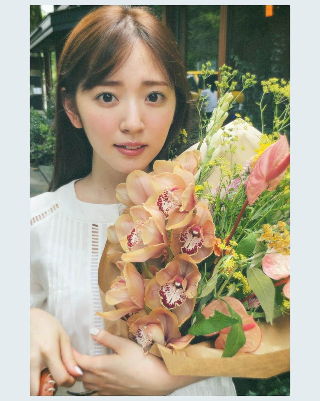 鈴木愛理さんのインスタグラム写真 - (鈴木愛理Instagram)「🌷 鈴木愛理2022壁掛けカレンダー 発売なりました ☺︎  是非✨  #オフショット #今回かなりナチュラルです😌」11月15日 0時40分 - airisuzuki_official_uf