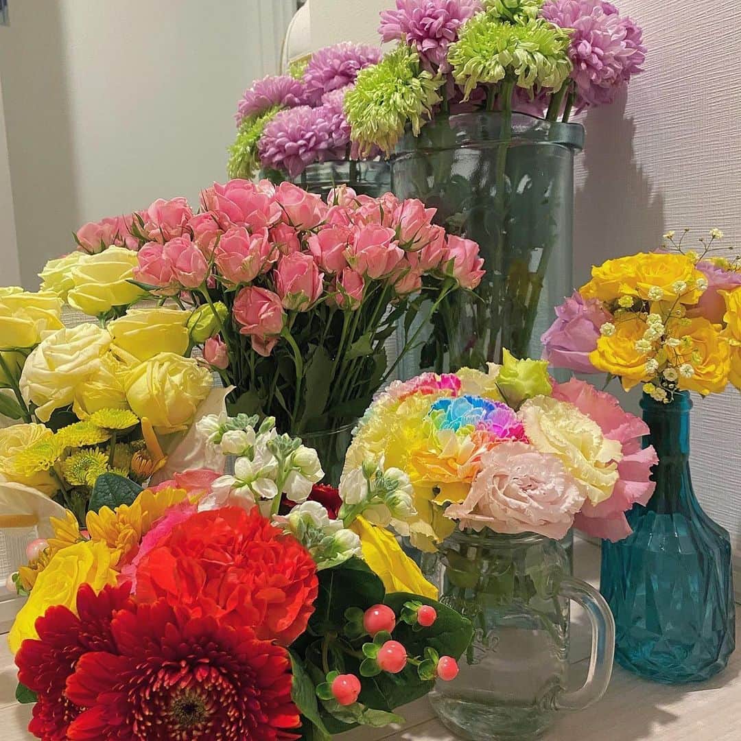 天木じゅんさんのインスタグラム写真 - (天木じゅんInstagram)「. . @amaki_flower  お花をより好きになってから スタンドフラワーや ファンの方からの贈り物が 前より更に幸せに感じる様に なりました！！！  thank you💓💓💓 . . あと、生けるのも得意に なってきました♥︎♥︎♥︎ #天木フラワー #flower」11月15日 12時02分 - jun.amaki
