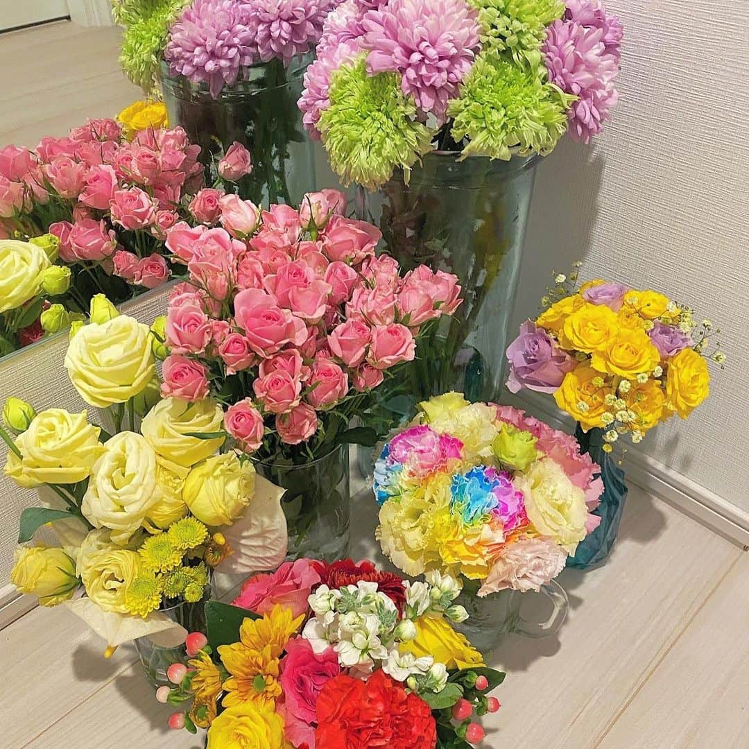 天木じゅんさんのインスタグラム写真 - (天木じゅんInstagram)「. . @amaki_flower  お花をより好きになってから スタンドフラワーや ファンの方からの贈り物が 前より更に幸せに感じる様に なりました！！！  thank you💓💓💓 . . あと、生けるのも得意に なってきました♥︎♥︎♥︎ #天木フラワー #flower」11月15日 12時02分 - jun.amaki