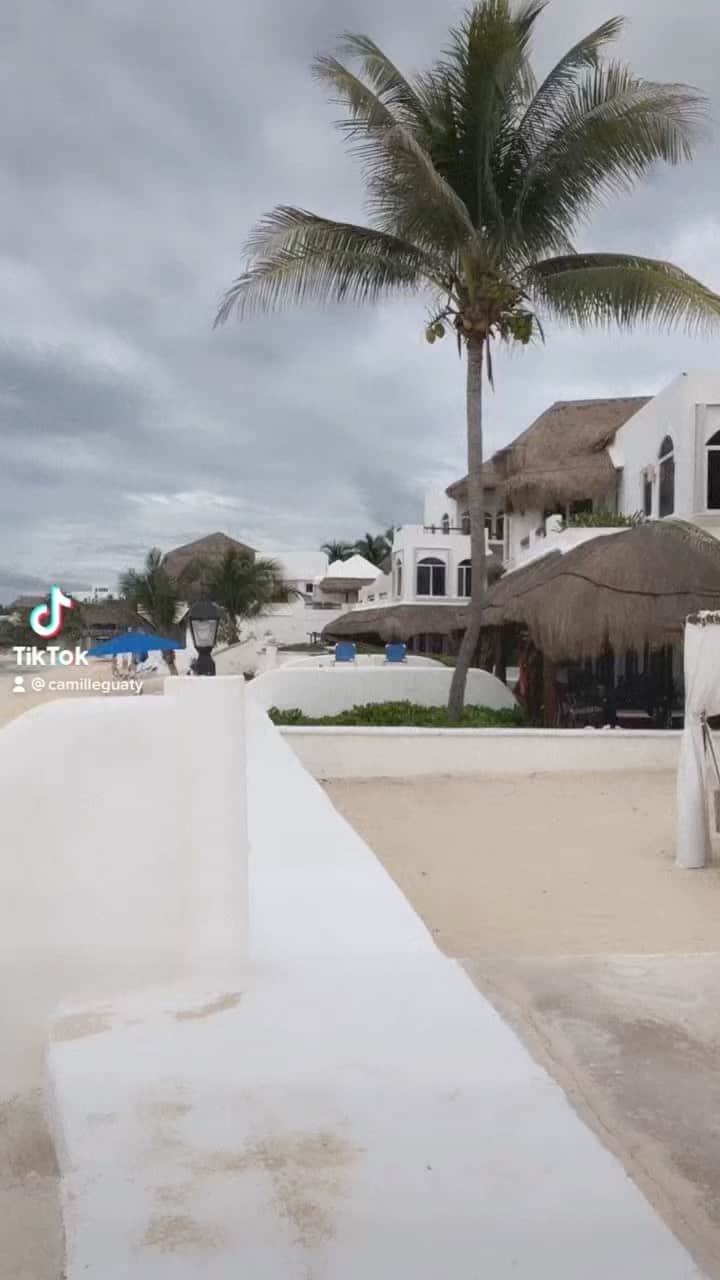 カミーユ・グアティのインスタグラム：「When your brothers girlfriend is a model  #comedy #bikini #mexico #model #beach   I love @alexpekarkova! Thank you for playing along!! #stunner」