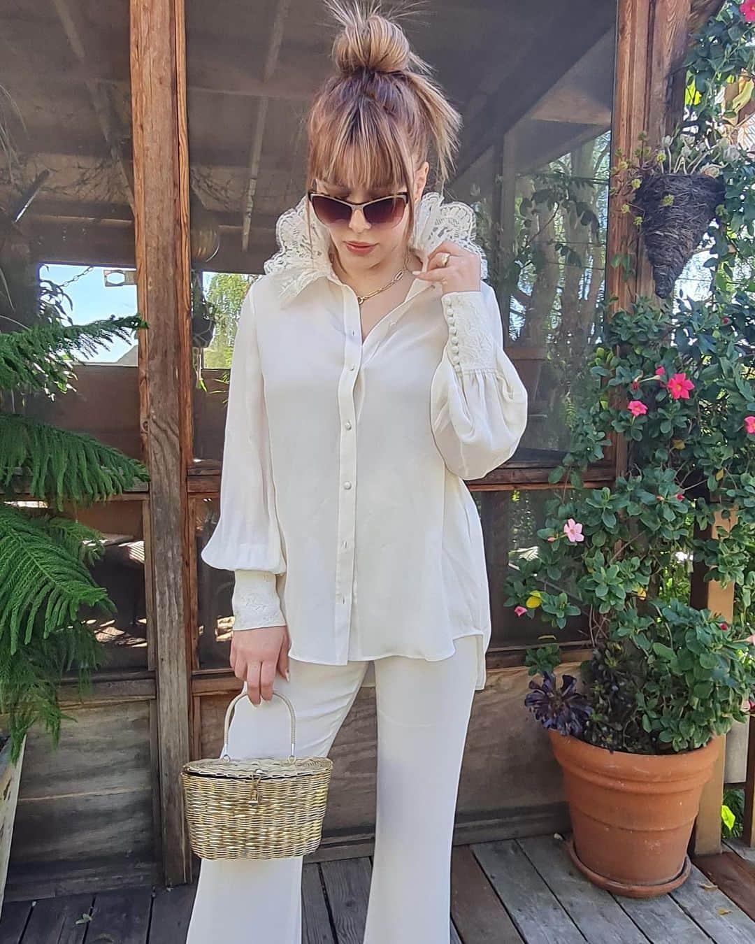 エレナ・サチンのインスタグラム：「Put on a cute outfit, saw some old friends and ate really fantastic food. Thank you @jamiejchung and @tastenewzealand for the loveliest brunch.」