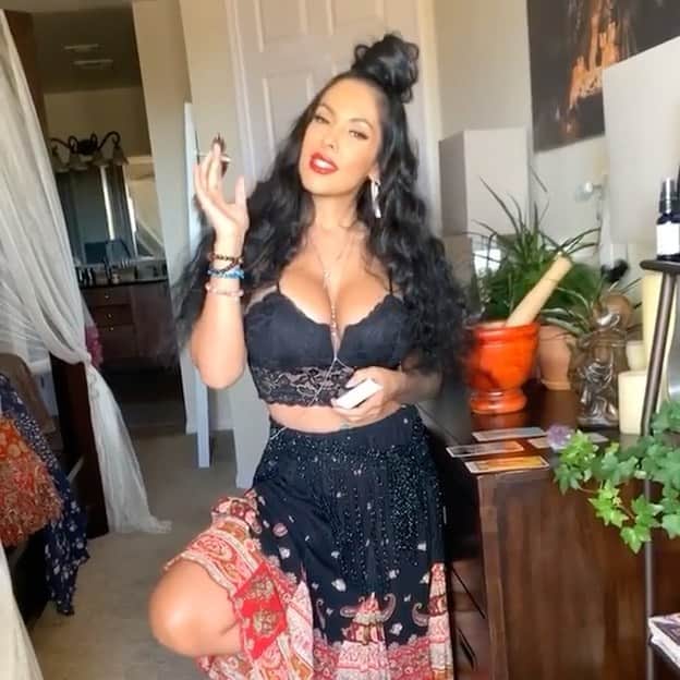 ニーナ・メルセデスのインスタグラム