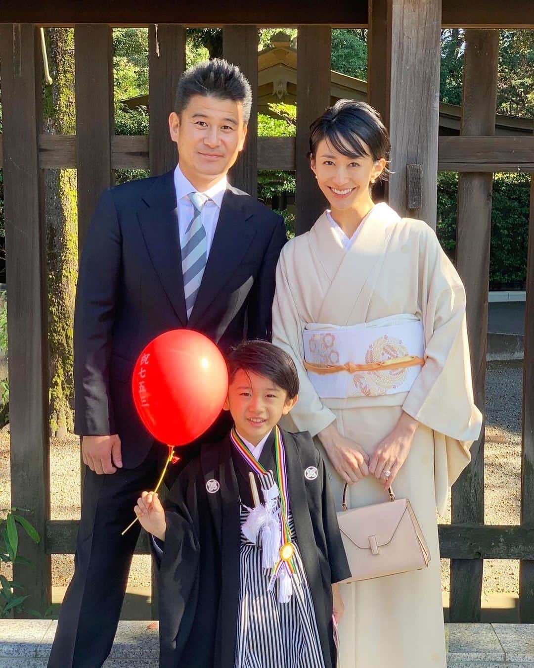 小堀ケネスさんのインスタグラム写真 - (小堀ケネスInstagram)「Just celebrated Dean’s Shichigosan-go-san ceremony to celebrate his growth and well-being.   ディーン君の七五三！ これから伸び伸びと育ってくださいね！😍  #notdrunk #littledean #shichigosan #familytime #ディーン君＃七五三#家族#いつも感謝  @mariakamiyama  @s_ono_ka」11月15日 6時49分 - kenkob0903