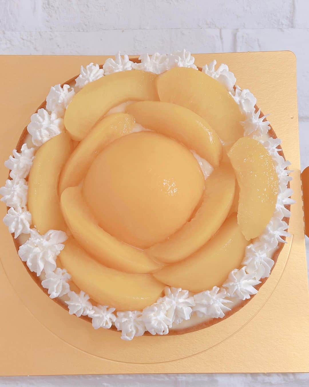 satomiさんのインスタグラム写真 - (satomiInstagram)「🥧🧁🎂 ・ ケーキ作りです嘘🤥 ・ 一から手作りしたい！でも面倒。。 そんな人必見⚠️タルトキット！ ・ タルト台に好きなフルーツやクリームをのせるだけ😙私は大好きな桃🍑 ・ もうすぐクリスマス🎄🧑‍🎄🎅 手作りケーキを考えてる方 にオススメ🌟 ・ @decotaruto 🔍 ・ #簡単に作れる  #タルトケーキ  #デコタルト  #デコケーキ  #手作りタルト #手作りケーキ #誕生日ケーキ #クリスマスケーキ #クリスマスプレゼント」11月15日 9時53分 - saatoomii47