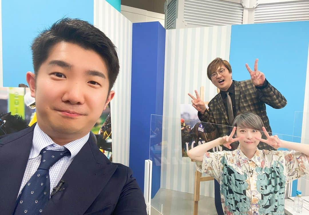 宮島咲良さんのインスタグラム写真 - (宮島咲良Instagram)「ㅤㅤㅤㅤㅤㅤㅤㅤㅤㅤㅤㅤㅤ 今年5月のグリーンチャンネル 『JRA-VAN Presentsザ・ＰＯＧドラフト会議』 の時のお写真🏇💕 ゲストパネラーの#純烈 リーダーの#酒井一圭 さん！ 今年20周年の#百獣戦隊ガオレンジャー #ガオブラック 🖤🖤🖤 実はすっっっごく前に#ハリケンジャー のイベントでご一緒した以来でした🥷 競馬もお好きだったとはー！！！ めちゃくちゃ詳しくてめちゃくちゃ楽しそうでした😂✨ ㅤㅤㅤㅤㅤㅤㅤㅤㅤㅤㅤㅤㅤ そして！やっとお会いできた#小堺翔太 さん！ 実はもう3年前から同じラジオ番組を隔週交代でお届けしているのですが、なんとお会いするのはここが初めてという！😳 嬉しかったー！！ さらにな…小堺さんまじ仏だった……. こんな仏みたいな方、元V6の長野博さん(元ってつけるのまだちょっと切ねぇ😭)しか会ったことなかった。。 ありがたや。またご一緒できますように！！ ㅤㅤㅤㅤㅤㅤㅤㅤㅤㅤㅤㅤㅤ そしてこの日は私服での収録だったので！ お気に入りの @_kanehiro_ さんのワンピースにしました🙋🏼✨ #私服戦隊ミヤジマン  #kanehiro  ㅤㅤㅤㅤㅤㅤㅤㅤㅤㅤㅤㅤㅤ #jravan #グリーンチャンネル #pogドラフト会議  #競馬 #競馬女子 #umajo #宮島咲良 #ミヤジマン #ぼっち戦隊ミヤジマン」11月15日 10時36分 - sakura_miyajiman