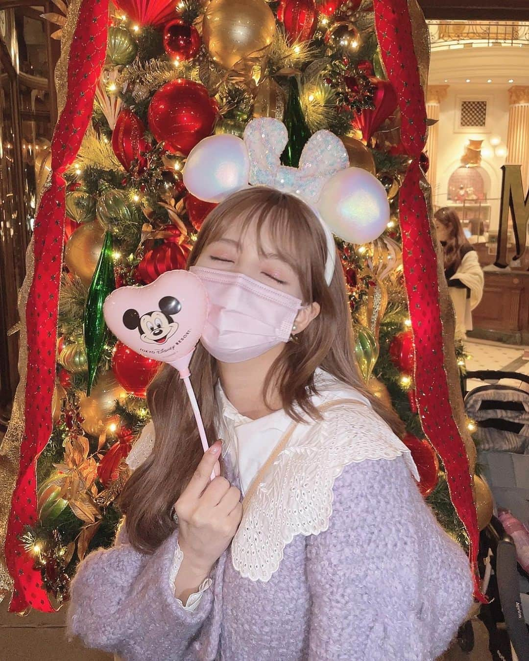 三上悠亜さんのインスタグラム写真 - (三上悠亜Instagram)「今月はディズニーづくし🎄  クリスマスシーズンは 歩いてるだけで幸せな気持ちになる🥺  まだまだ写真あるのでちょこちょこ載せるね❤️‍🔥」11月15日 21時29分 - yua_mikami