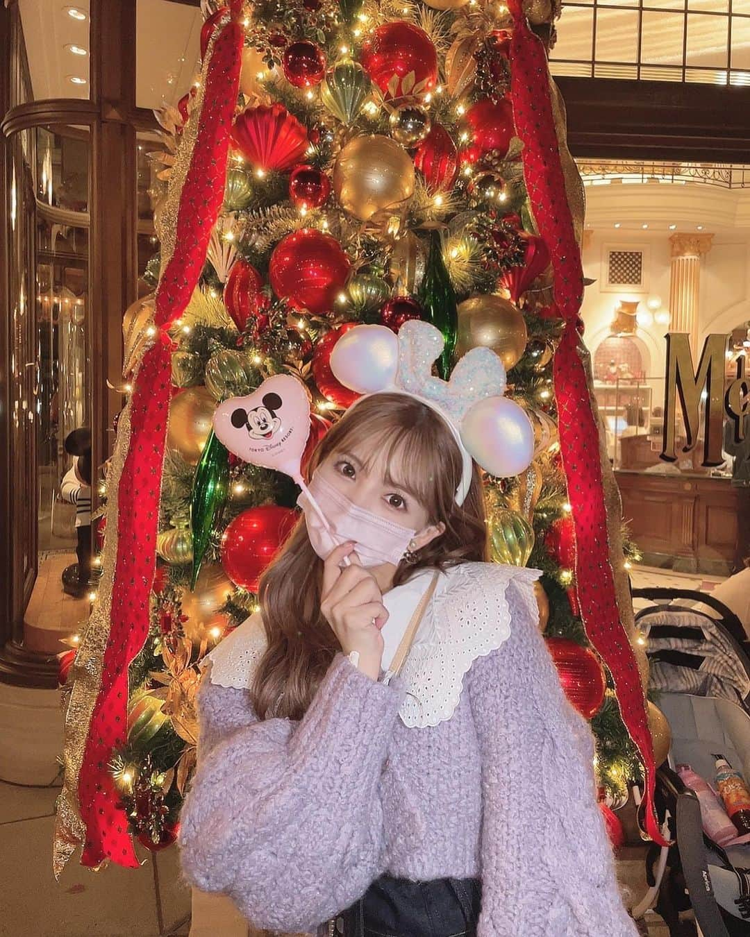 三上悠亜さんのインスタグラム写真 - (三上悠亜Instagram)「今月はディズニーづくし🎄  クリスマスシーズンは 歩いてるだけで幸せな気持ちになる🥺  まだまだ写真あるのでちょこちょこ載せるね❤️‍🔥」11月15日 21時29分 - yua_mikami