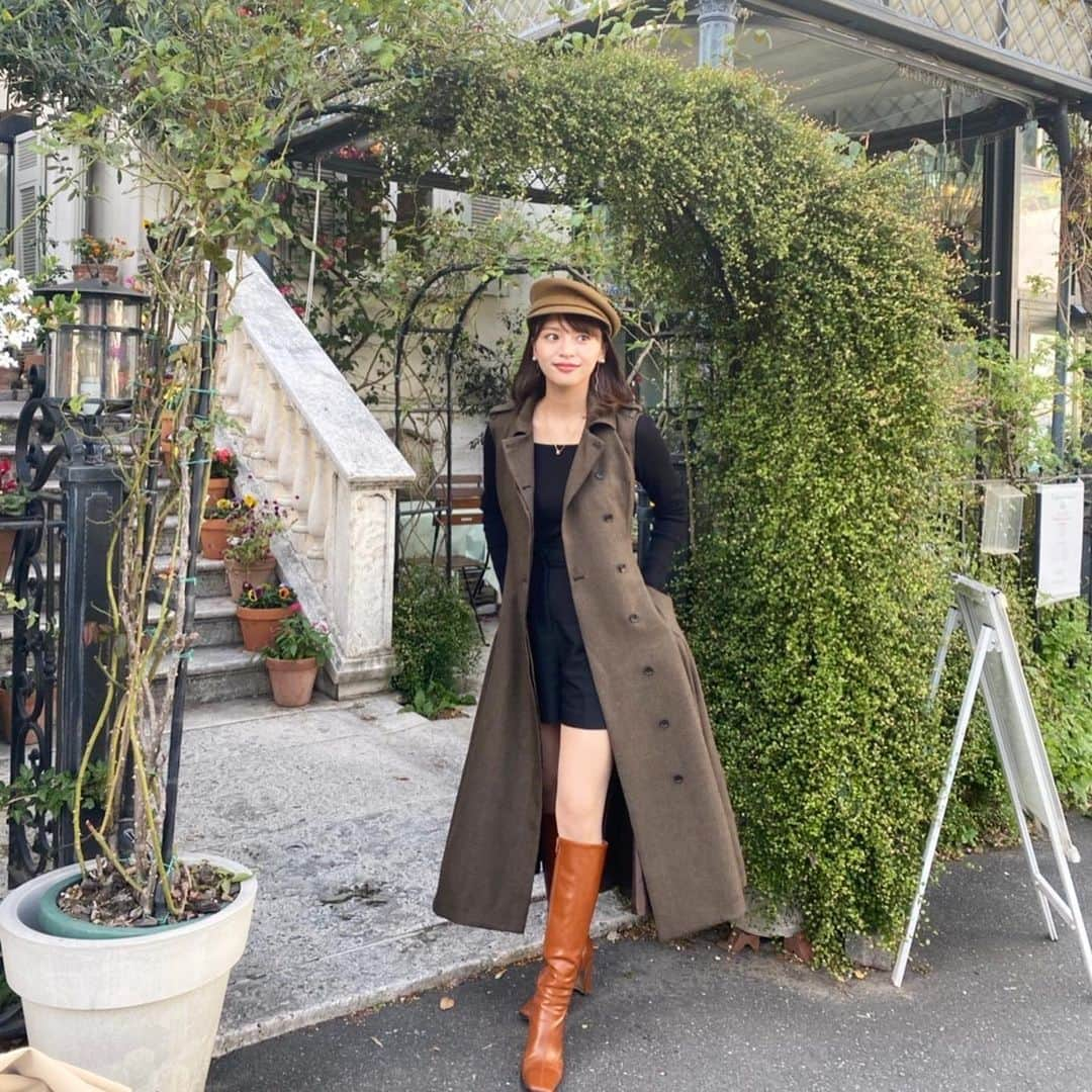 森山紗希さんのインスタグラム写真 - (森山紗希Instagram)「brown × black  最近は天気がいいからジレを羽織るコーデの出番☀️ ラインが綺麗でスタイルアップしてくれるの❤︎  ブーツは茶色も新調 ショートパンツを履いても足を長く見せてくれるの  Hat @ca4la_official  Gilet @l_or_official  Shoes @acym_official  Pants @zara  Tops @stylevoice_official   #秋コーデ」11月15日 20時15分 - morisaki0404