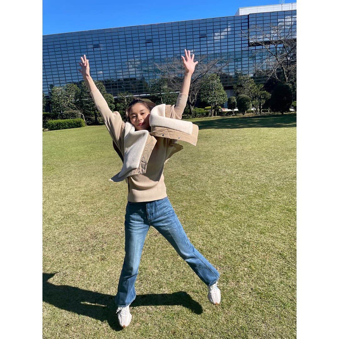 芳根京子さんのインスタグラム写真 - (芳根京子Instagram)「公式のフリスビー頂いて 嬉しくて動画撮ってたら 佐野きゅんがパスしてくれてたのに ポンコツ出た。  5話ありがとうございました🚩 6話もお楽しみに。  #真犯人フラグ  #久々にコケた」11月15日 20時59分 - yoshinekyoko