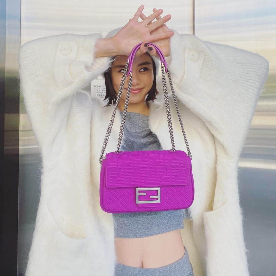 佐藤晴美さんのインスタグラム写真 - (佐藤晴美Instagram)「撮影終わり📷💓  #FendiBaguette #fendi」11月15日 21時06分 - sato_harumi__official