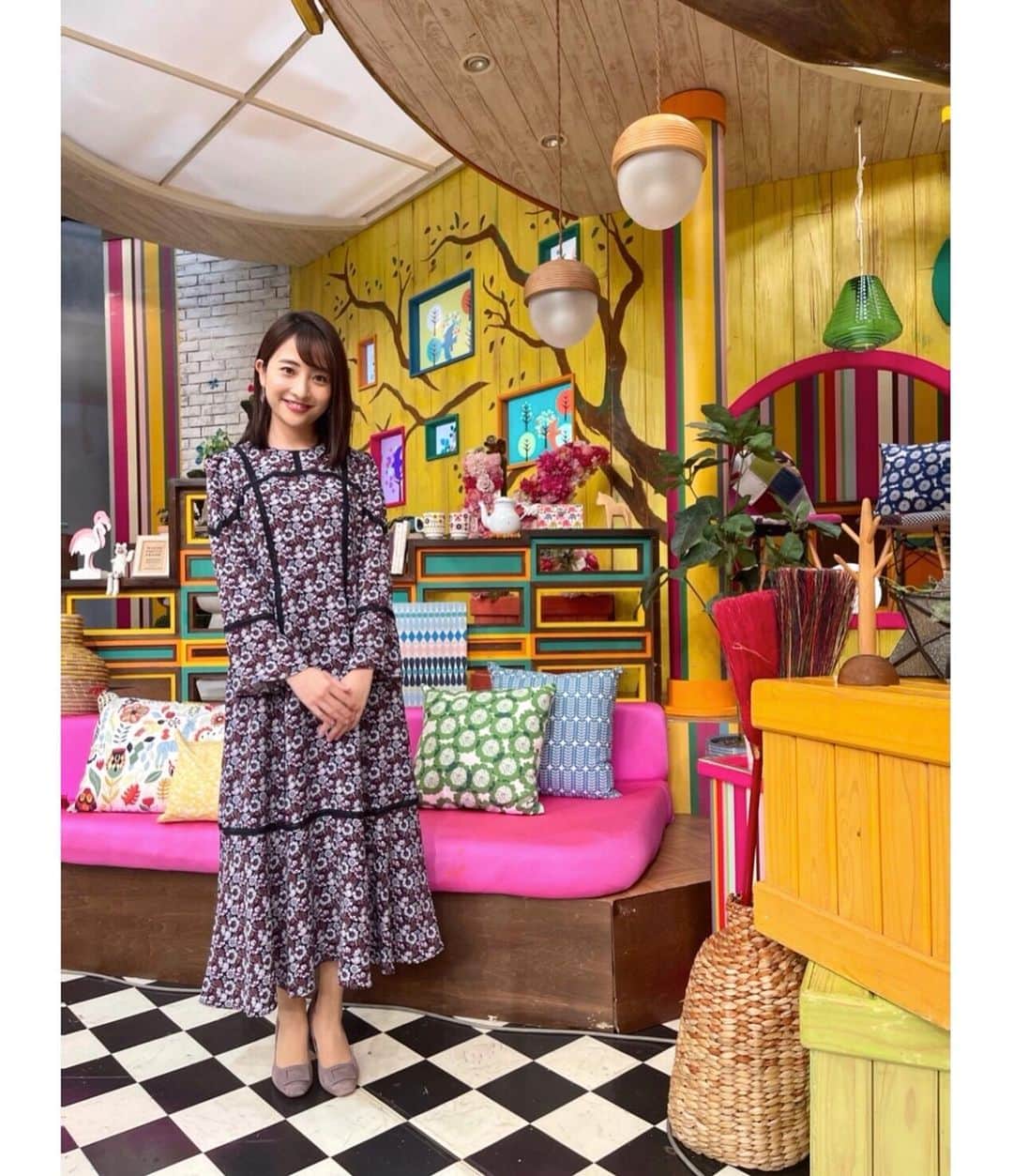 日比麻音子さんのインスタグラム写真 - (日比麻音子Instagram)「ブランチのセットに かわいいピクニックグッツを発見🍃 ピクニックいきたいな〜 . この日お借りしたワンピースは GRACE CONTINENTALさん。 パンプスはDIANAさん。  #王様のブランチ」11月15日 21時04分 - hibi_maoko