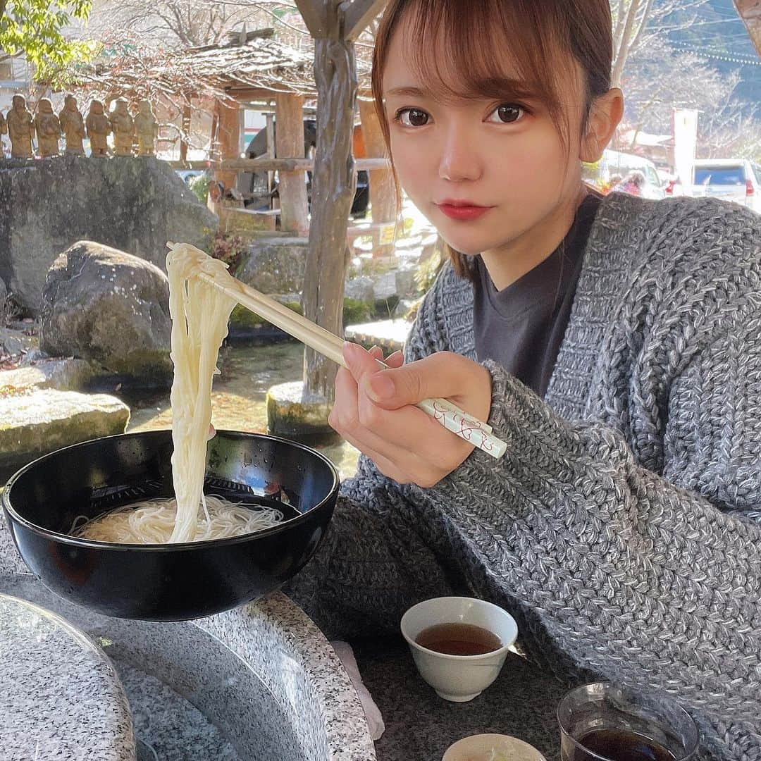 鎌田紘子さんのインスタグラム写真 - (鎌田紘子Instagram)「普通に寒い時期に流しそうめん 寒すぎてわらった . . . . .  #流しそうめん #撮影合間　#オフショット」11月15日 13時19分 - hirokokamata12