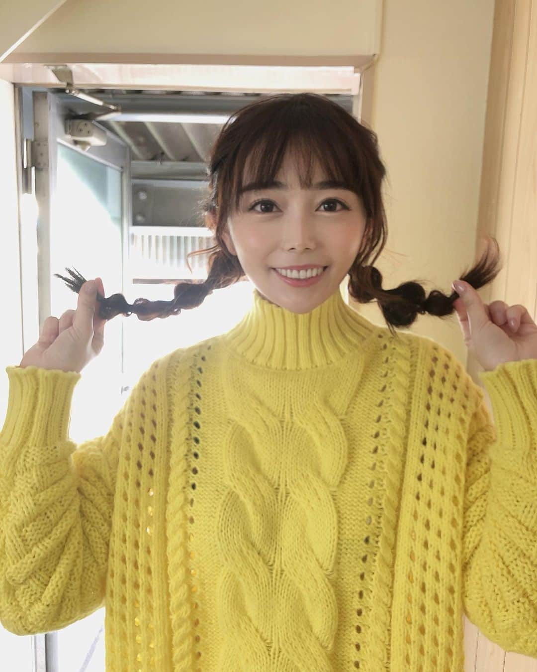 辻満里奈さんのインスタグラム写真 - (辻満里奈Instagram)「今日は、今年６月に放送した「今夜は、おしものハナシさせてください」の第二弾の収録🌟(好評につき、年末にまた放送できることになりました😭✨ありがとうございます🙇‍♂️)  カジュアルな衣装に合わせて、あゆさんが可愛い髪型にしてくれました❣️ @a_yu_chi_   １２月２９日夜１１時４０分から放送予定です🌃 第一弾の再放送もありますので、また近くなったら告知させてください🌙  ※タダイマ！のスタジオはお休みです😭  #福岡 #rkb毎日放送 #特番 #今夜はおしものハナシさせてください #第二弾 #ケンドーコバヤシ さん #バービー さん #シオリーヌ さん #たかまつなな さん #益若つばさ さん #アナウンサー #井口謙 アナ #辻満里奈」11月15日 15時11分 - marina__tsuji