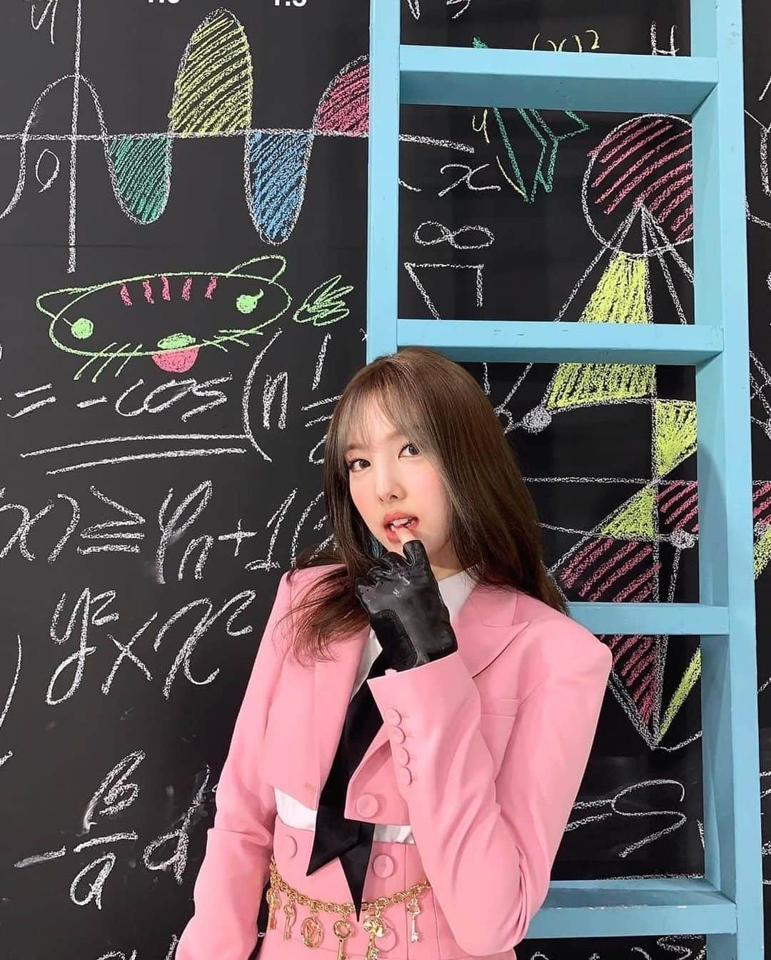 ナヨンさんのインスタグラム写真 - (ナヨンInstagram)「So what’s the next class, then? 💘」11月15日 21時33分 - twicenayeon