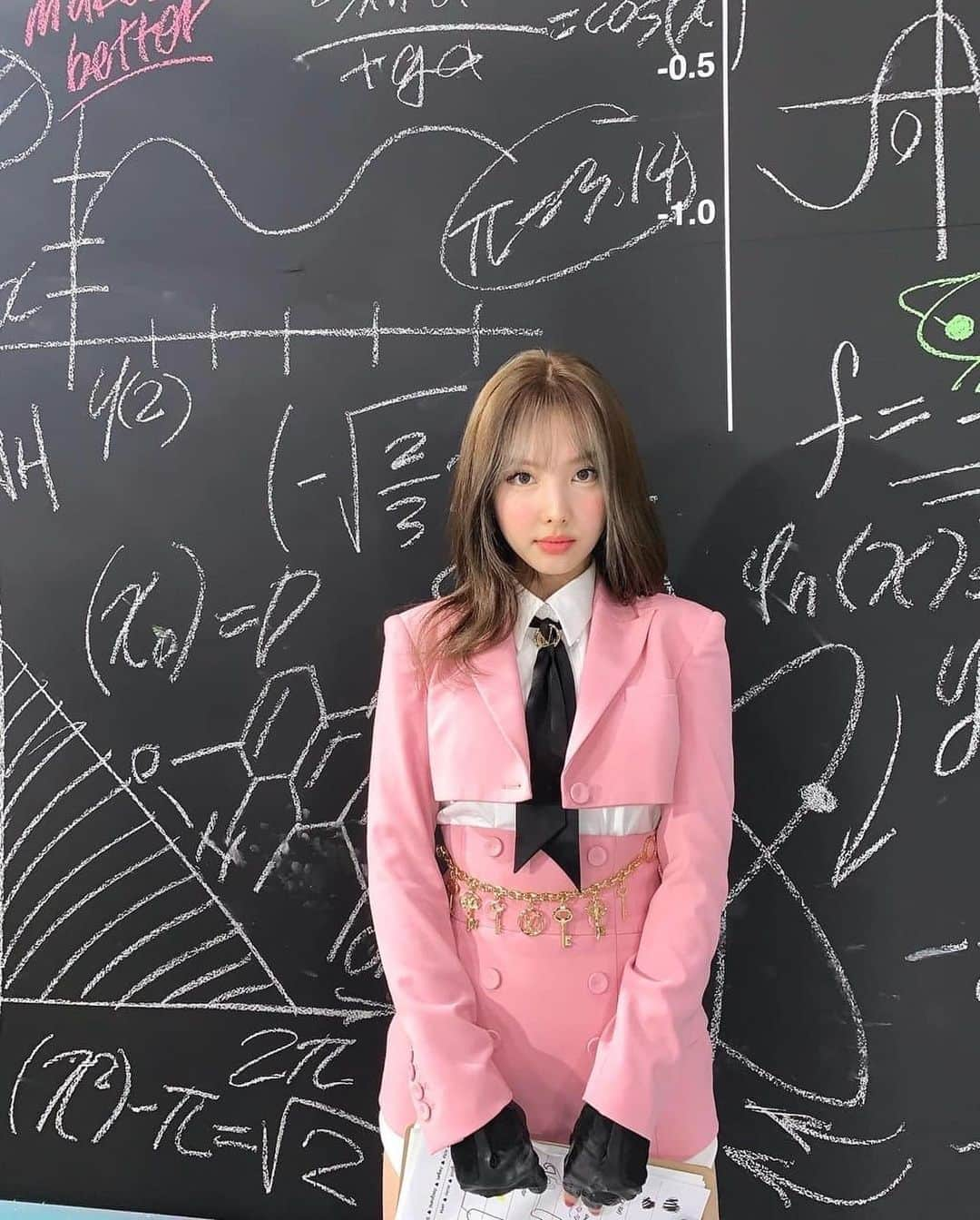 ナヨンさんのインスタグラム写真 - (ナヨンInstagram)「So what’s the next class, then? 💘」11月15日 21時33分 - twicenayeon