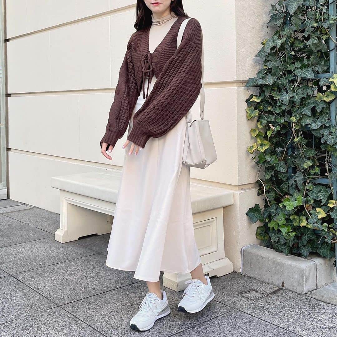 natsumiさんのインスタグラム写真 - (natsumiInstagram)「𝐺𝑅𝐿 ⵗ マーメイドスカート🧜🏻‍♀️⸝⸝⸝ ㅤㅤㅤㅤㅤㅤㅤㅤㅤㅤㅤㅤㅤ @grl_official のマーメイドスカート 好きすぎて、アイボリーも購入しちゃった🤭♡ 最後の画像で比較もしてるので ぜひみてください☺︎ ㅤㅤㅤㅤㅤㅤㅤㅤㅤㅤㅤㅤㅤ さらっとちゅるっと穿けるのが 本当に楽ちんでらぶ˘͈ᵕ˘͈ ㅤㅤㅤㅤㅤㅤㅤㅤㅤㅤㅤㅤㅤ ブラウンのカーディガンもお気に入り〜 すきを詰め込んだよ〜🥰 ㅤㅤㅤㅤㅤㅤㅤㅤㅤㅤㅤㅤㅤ ㅤㅤㅤㅤㅤㅤㅤㅤㅤㅤㅤㅤㅤ ㅤㅤㅤㅤㅤㅤㅤㅤㅤㅤㅤㅤㅤ #grl #grl購入品 #grlコーデ #マーメイドスカート #archives #newbalance #淡色女子 #淡色コーデ #プチプラ #プチプラコーデ #ナツシフク」11月15日 21時36分 - iskw_ntm