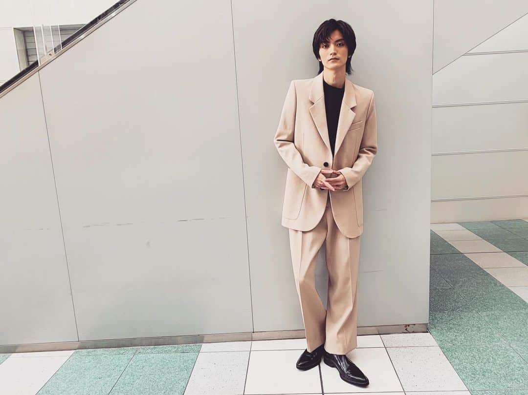 山本涼介のインスタグラム：「昨日の衣装〜 @amiparis」