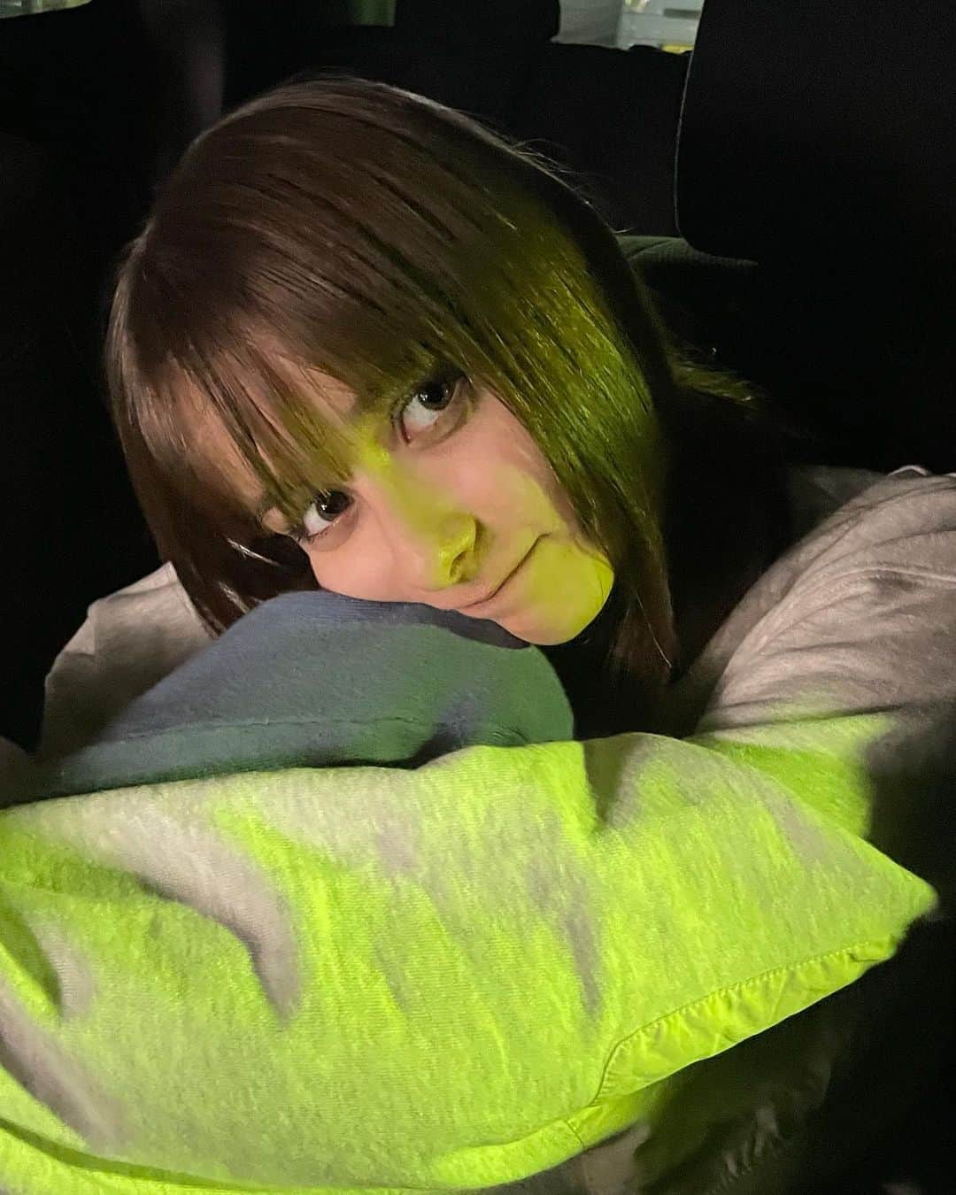 嵐莉菜さんのインスタグラム写真 - (嵐莉菜Instagram)「車の中って何故か盛れるの笑 それより街灯が黄色すぎる😫 #ノーマルカメラ」11月15日 19時25分 - lina_arashi