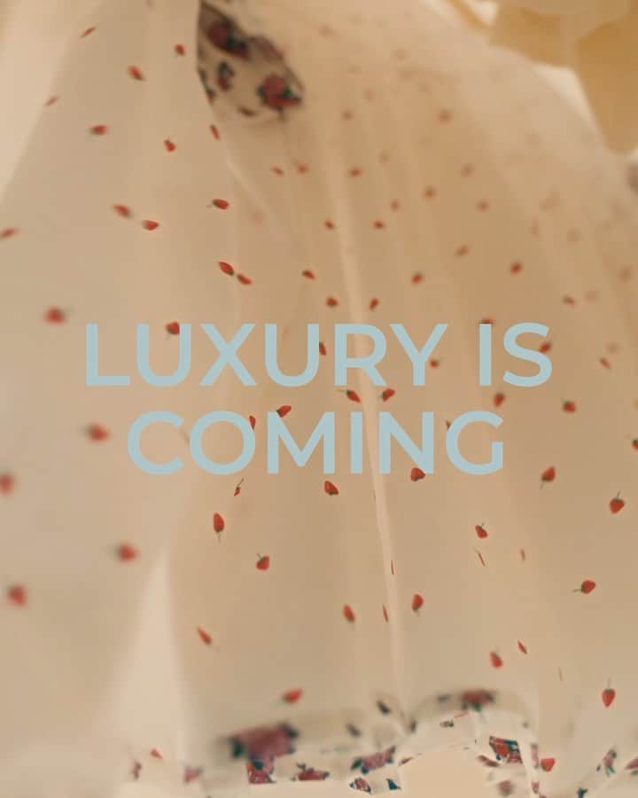 エコーのインスタグラム：「LUXURY IS COMING. Our best-selling sandal gets a cozy, luxurious update. This limited-edition collection launches tomorrow. - #MovesLikeYou #Hygge」