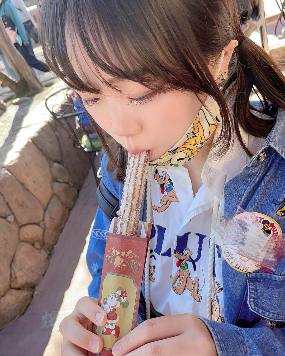 松谷琉優さんのインスタグラム写真 - (松谷琉優Instagram)「あむ🍫 #yummy #チュロス　#ディズニーランド #誕生日　#happybirthday #ディズニー　#disney #tokyodisneyland #churro #pluto #プルート #クリスマス」11月15日 22時37分 - ruu_cos
