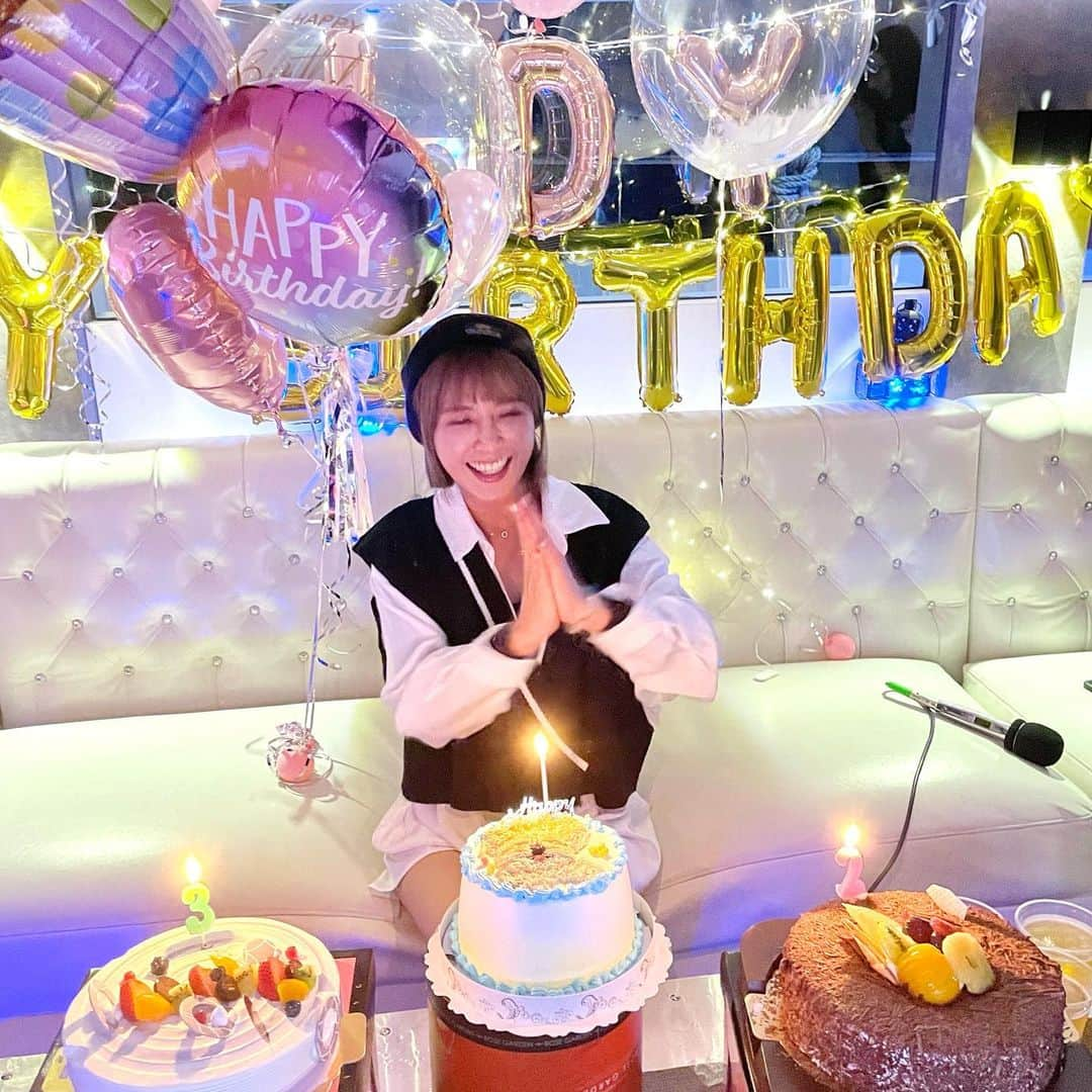 峮峮さんのインスタグラム写真 - (峮峮Instagram)「𝗛𝗮𝗽𝗽𝘆 𝗕𝗱𝗮𝘆🎂💗🖤ᐝ #20211114」11月15日 23時27分 - qun_04