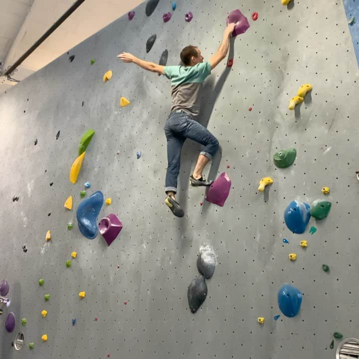 ジェレミー・ボンダーのインスタグラム：「Good Route Setting Day avec miss Agrapart 😜  #arkose #bethbyarkose #snapclimbing #ffme #ffmeoccitanie #beal #lasportiva #bup」