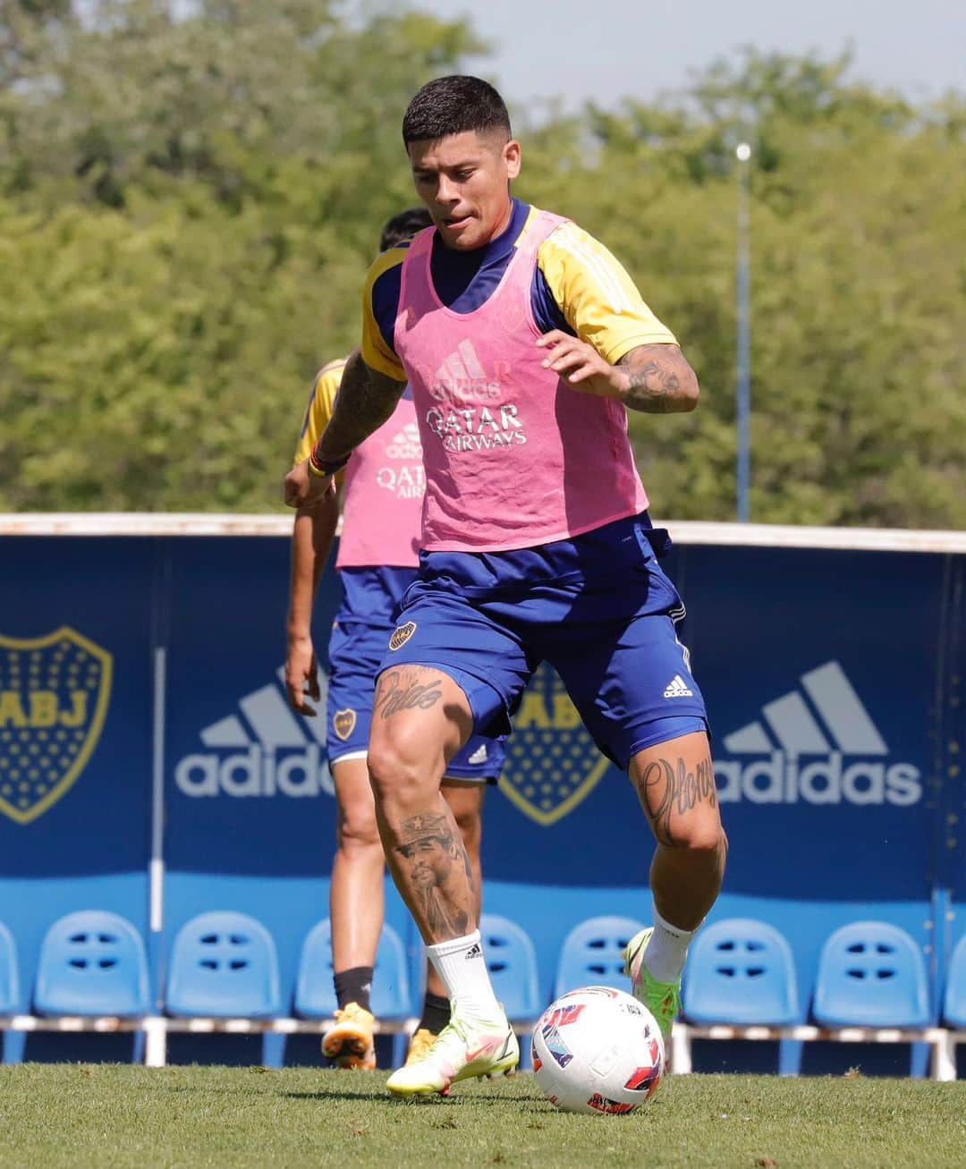 マルコス・ロホのインスタグラム：「Estamos de vuelta 💙💛💙」