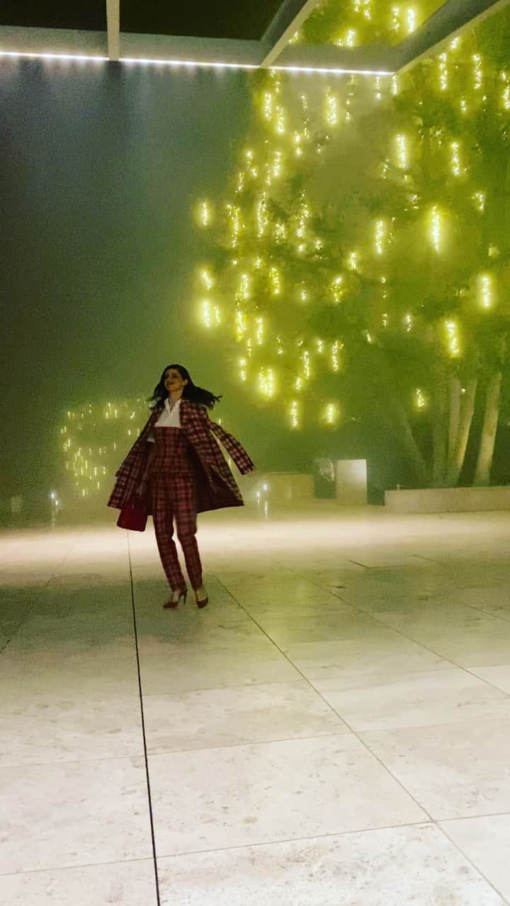 アレクサンドラ・ダダリオのインスタグラム：「@dior 📸 @alliewood」