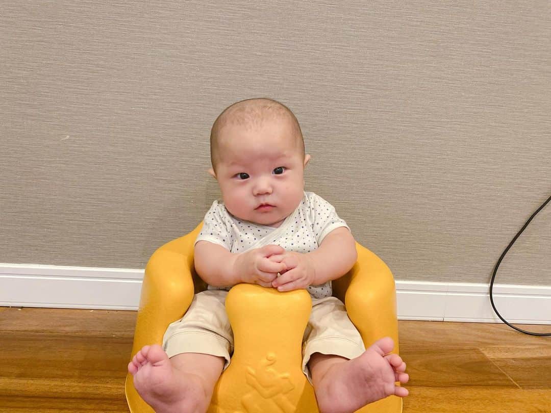 江原千鶴（エハラチヅル）さんのインスタグラム写真 - (江原千鶴（エハラチヅル）Instagram)「とわくん生後4ヶ月✨ 区の健診に行ってきました。 見た通り、ガッチリ系みたいw すくすく育ってます💕  #生後4ヶ月 #赤ちゃん #とわくん成長記録」11月16日 15時32分 - eharachizuru