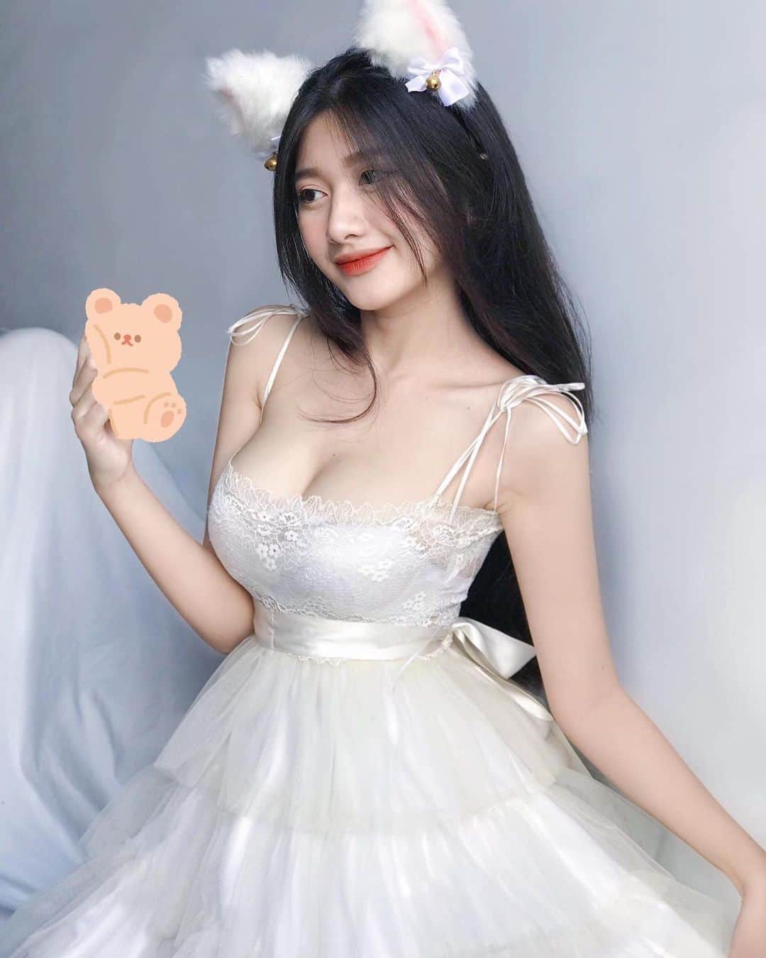 Shikaのインスタグラム：「✨2004✨  Model: @_thuytrang141 🇻🇳  #vietnamese #vietnam #girl #girls #sexy #sexygirsls」