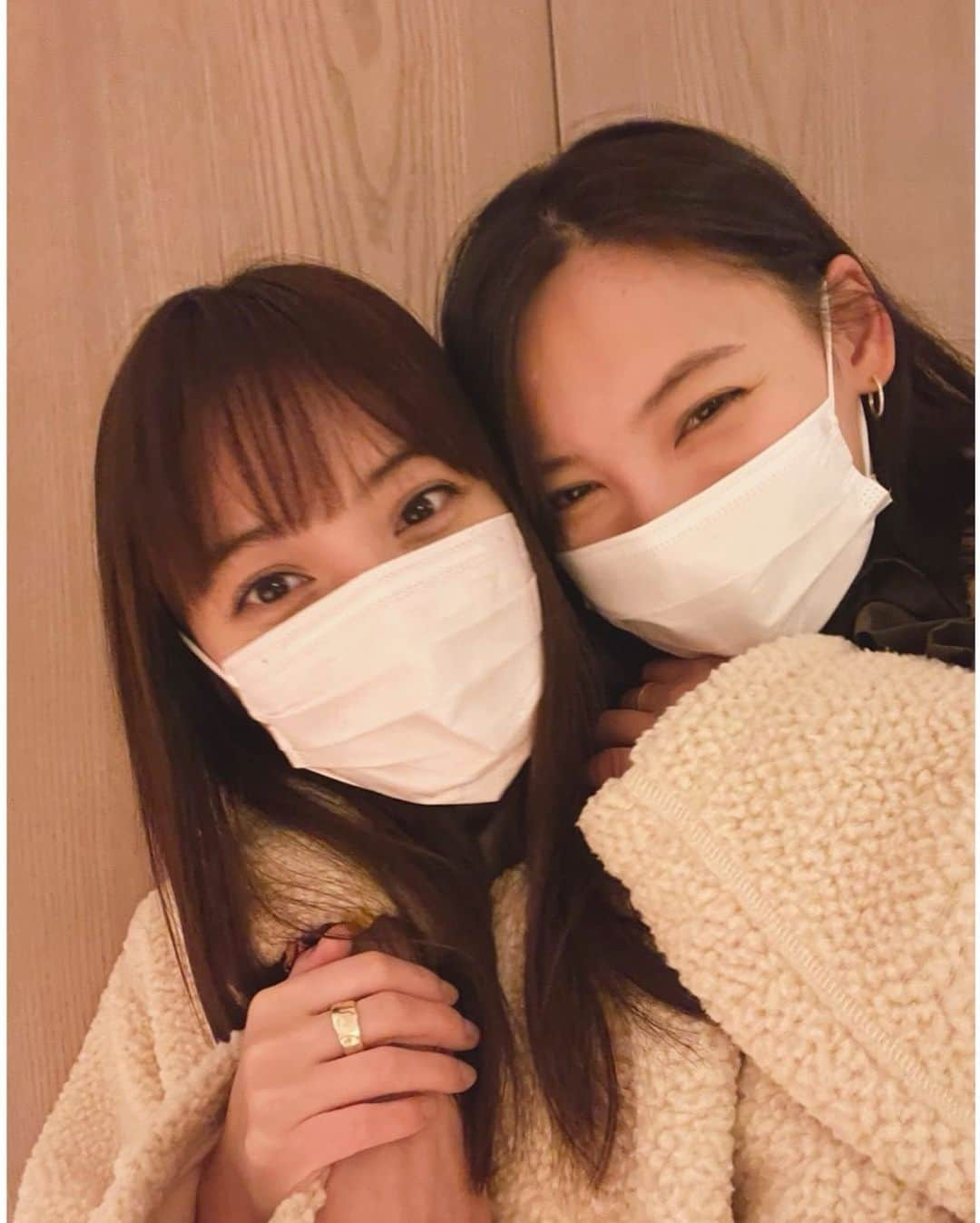 佐々木希さんのインスタグラム写真 - (佐々木希Instagram)「絢に会ったら もこもこコートかぶった❄️ 毎度、恥ずかしいのに嬉しい。笑  #大政絢 さん coat #iNtimite」11月16日 10時45分 - nozomisasaki_official