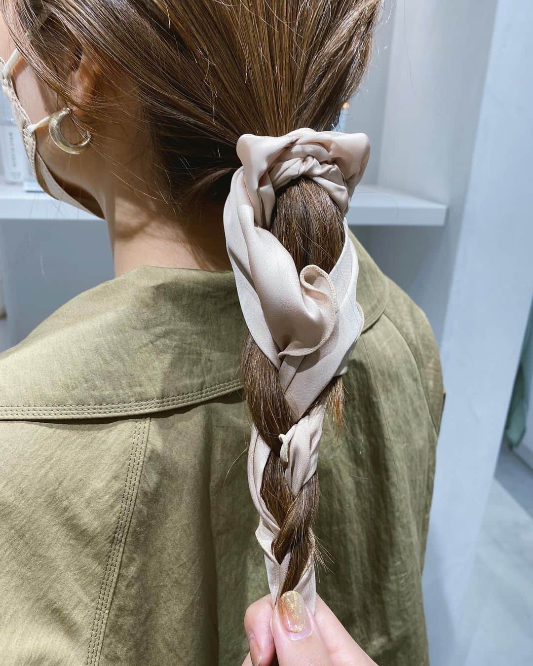 里見茜さんのインスタグラム写真 - (里見茜Instagram)「@alexiastam_official グランドオープン✨  長女はずっとここのポジションでジュエリーBOXを眺めてました💎  リボン付きのシュシュも可愛かったな〜☺️  またすぐ遊びに行くね♡  みっちゃん、おめでと🤍🤍🤍  #alexiastam #grandopening」11月16日 14時28分 - satomiakane